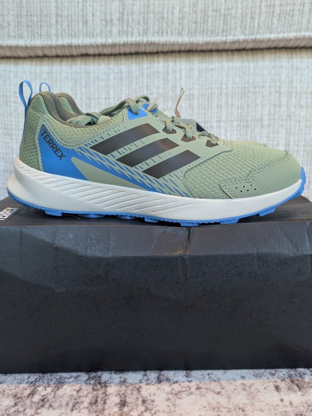 NEW Youth 4.5 Adidas Terrex Tracefinder J Youth Trail Running Shoes Olive Blue